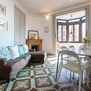 https://apartamento-modernista-para-grupos.topbarcelonahotels.com